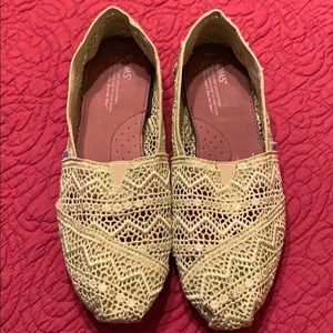 Like new Toms green lace - size 9